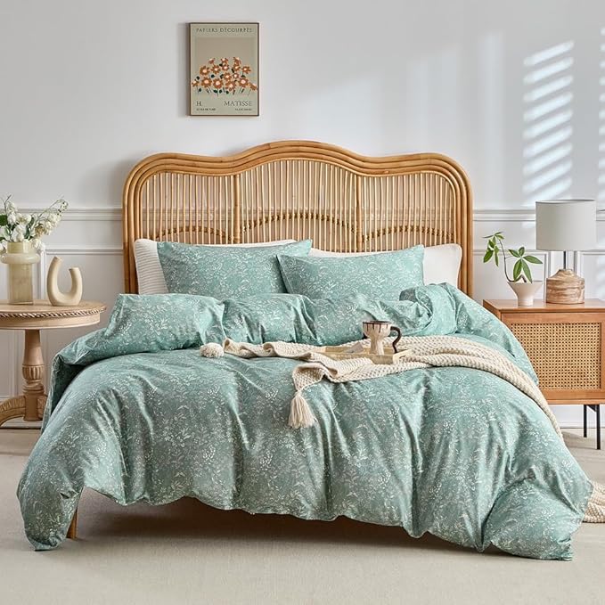 AMWAN Queen Size Comforter Set Sage Green, 3 Pieces Queen Bedding Sets, Vintage Botanical Bedding Set, 1 Comforter with 2 Pillowcases, Aesthetic Floral Comforter Set Soft for All Seasons