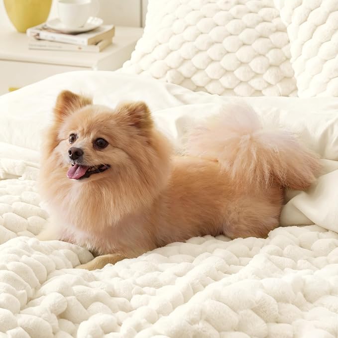 BEDELITE Fluffy King Size Comforter Set - Beige Fleece Soft Comforter for King Size Bed, Luxury Warm Bedding Set for Winter, Fuzzy Bed Set 3 Pieces (1 Comforter, 2 Pillowcases)