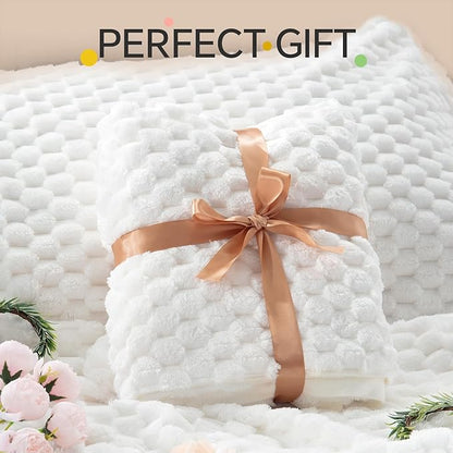 BEDELITE Fluffy King Size Comforter Set - Bright White Fleece Soft Comforter for King Size Bed, Luxury Warm Bedding Set for Winter, Fuzzy Bed Set 3 Pieces (1 Comforter, 2 Pillowcases)