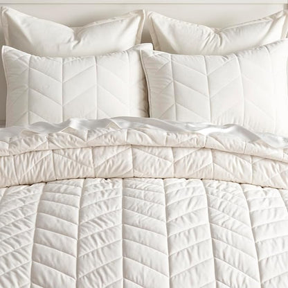 EVERGRACE 3 Pieces Luxurious Velvet King Quilts, Ultra Soft Lightweight Velvet Comforter Set, Matelasse Oversized Diamond Bedspread Coverlet for All Season with 2 Shams, Cream White, 108"x96"