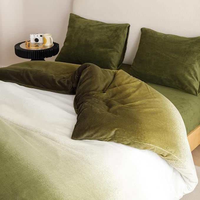CLOTHKNOW Green White Fluffy Queen Comforter Set Velvet Bedding Comforter Sets Olive Green Comforter Soft Comforter Queen with 2 x Pillow Cases