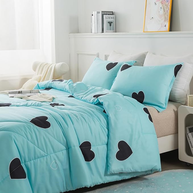 Caressma Love Pattern Girls Comforter Set King Size, Sky Blue Cute Love Heart Print Comforter Bedding Set for All Seasons, Geometric Soft Microfiber 3 Pieces Comforter Set with Pillowcases