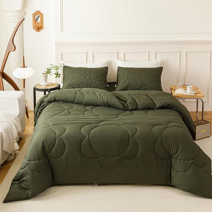 CLOTHKNOW Dark Green Queen Comforter Set Daisy Puff Bedding Comforter Sets Soft Floral Queen Comforter Green Boho Comforter with 2 x Pillow Cases