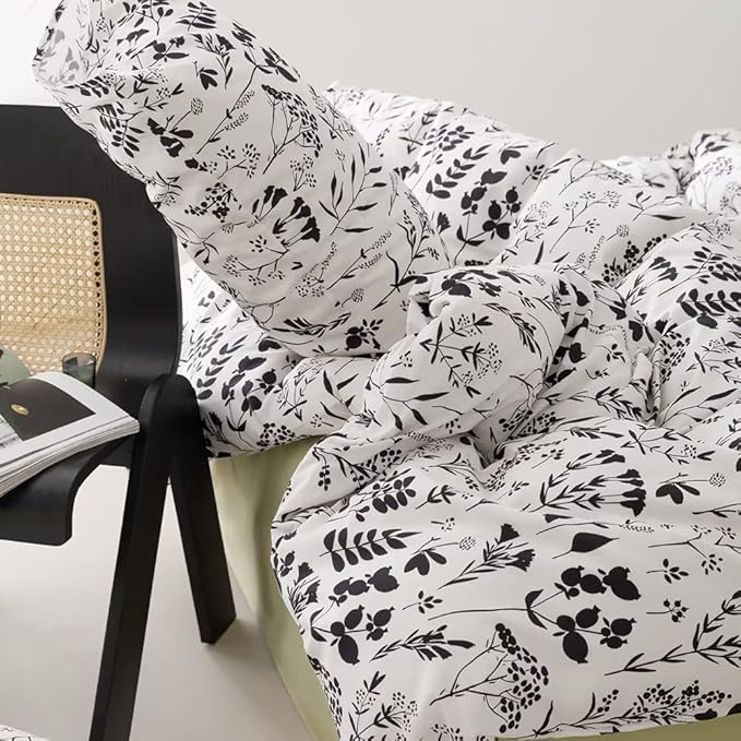 CLOTHKNOW White Black King Size Comforter Set 3Pcs Floral Bedding Comforter Sets White Boho Bedding Sets Black Flowers Comforter Sets