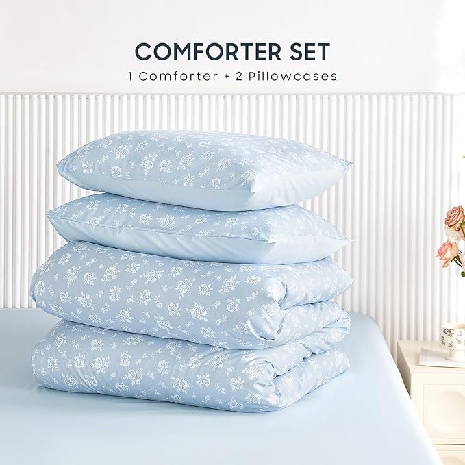 Wake In Cloud - Floral Comforter Set, Coquette Cottagecore Aesthetic Flower Shabby Chic Pattern for Women Teen Girls, Soft Lightweight Bedding, 3 Pieces, Light Blue, Full Size