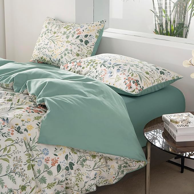 Queen Floral Comforter Set Soft Cute Floral Bedding Comforter Sets Garden Style Red Flower Print Botanical Flowers Comforter Set for All Seasons 1 Comforter and 2 Pillowcases