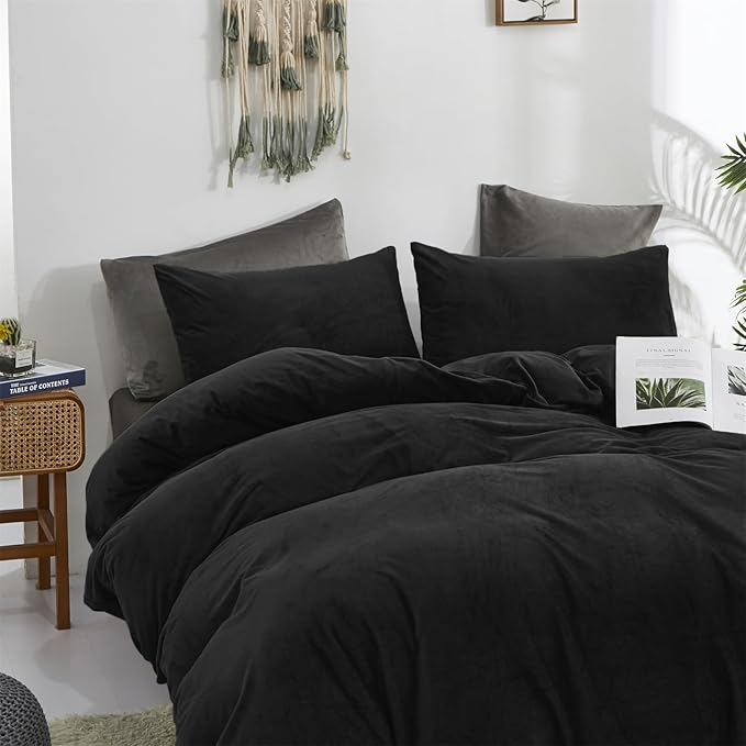 CLOTHKNOW Black Fluffy Queen Comforter Set Velvet Bedding Comforter Sets Soft Comforter Queen Black Comforter with 2 x Pillow Cases