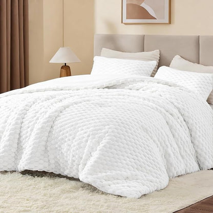 BEDELITE Fluffy King Size Comforter Set - Bright White Fleece Soft Comforter for King Size Bed, Luxury Warm Bedding Set for Winter, Fuzzy Bed Set 3 Pieces (1 Comforter, 2 Pillowcases)