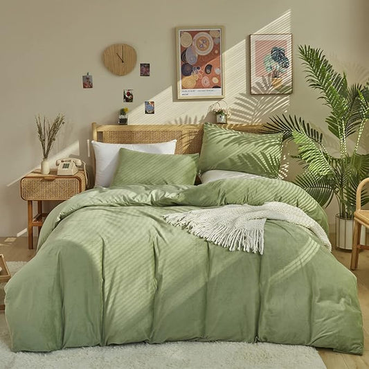 KAREVER Sage Velvet Comforter Sets Solid Sage Green Flannel Bedding Set 3 Pieces Comforter Set Twin XL Size Sage Green Blanket Warm Winter Bedding Set(Sage Velvet, Twin(68'' 90''))