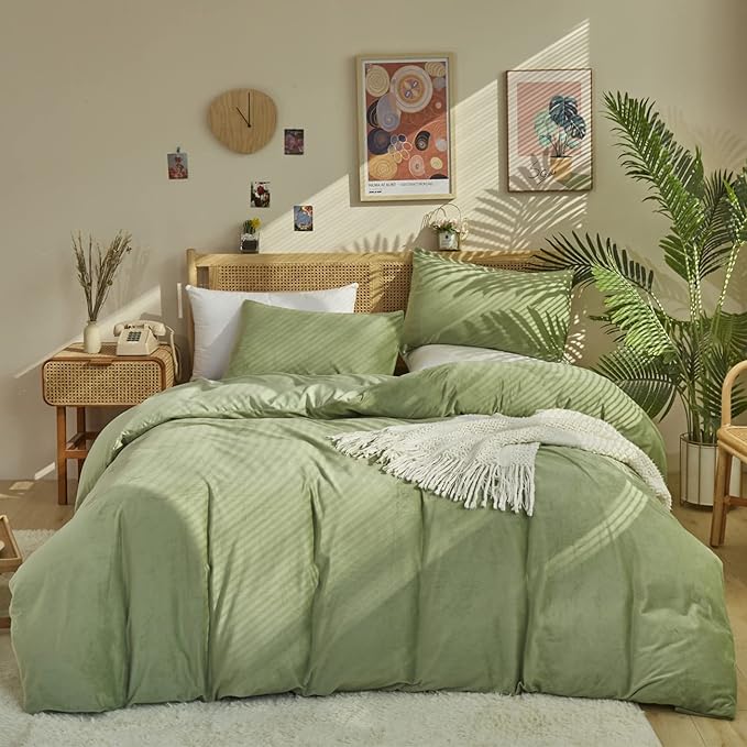 KAREVER Sage Velvet Comforter Set - Solid Sage Green Flannel Bedding Set, 3 Pieces - Queen Size