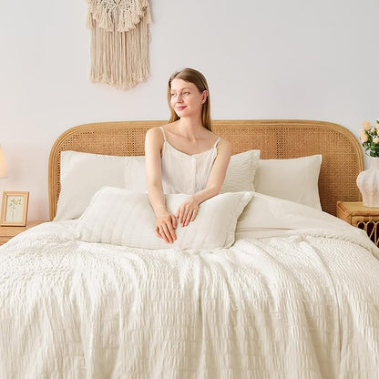 FUANNA Queen Comforter Set 7 Pieces, Luxury Seersucker Bed in a Bag Queen Size for All Seasons, Soft Bedding Set with Comforter, Flat Sheet, Fitted Sheet, Pillowcases & Shams for Bedroom, Cream White