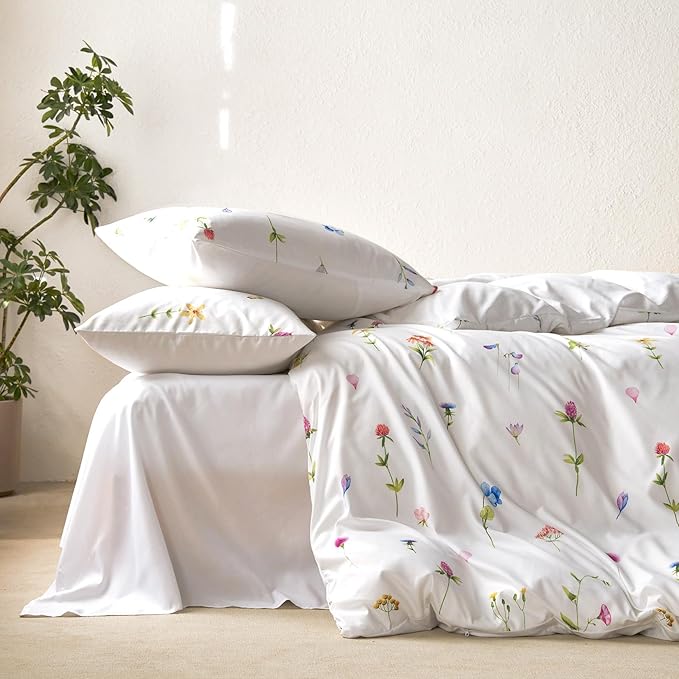 Wake In Cloud - Floral Comforter Set, Cottagecore Cute Aesthetic Watercolor Tiny Flowers and Leaves, Soft Lightweight Bedding for Women Teen Girls, 3 Pieces, White, Queen Size