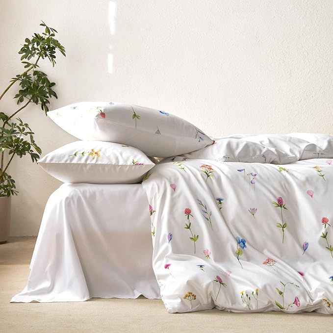 Wake In Cloud - Floral Comforter Set, Cottagecore Cute Aesthetic Watercolor Tiny Flowers and Leaves, Soft Lightweight Bedding for Women Teen Girls, 3 Pieces, White, Full Size