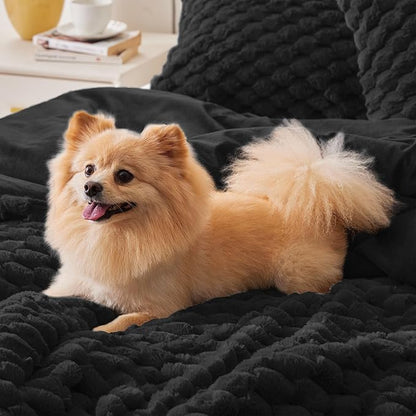 BEDELITE Fluffy Full Size Comforter Set - Black Fleece Soft Comforter for Full Size Bed, Luxury Warm Bedding Set for Winter, Fuzzy Bed Set 3 Pieces (1 Comforter, 2 Pillowcases)