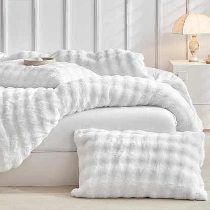 Tokokimo Faux Fur Comforter Set Queen Size, Ultra Soft Reversible Heavyweight Fluffy Bedding, Extra Warm Winter Comforter with 2 Pillow Cases, All Season Fuzzy Comforter Set, White