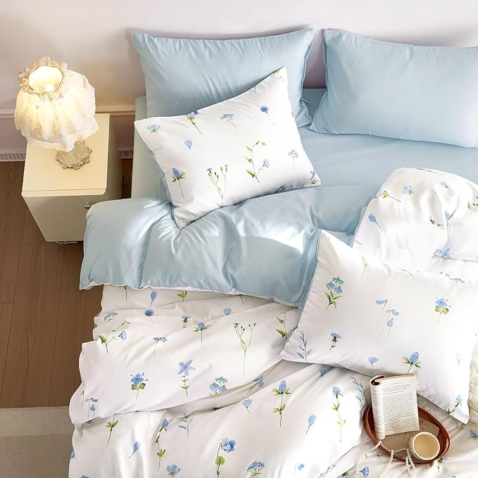 Wake In Cloud - Floral Comforter Set, Cottagecore Cute Aesthetic Watercolor Tiny Flowers and Leaves, Soft Lightweight Bedding for Women Teen Girls, 3 Pieces, Blue, Queen Size