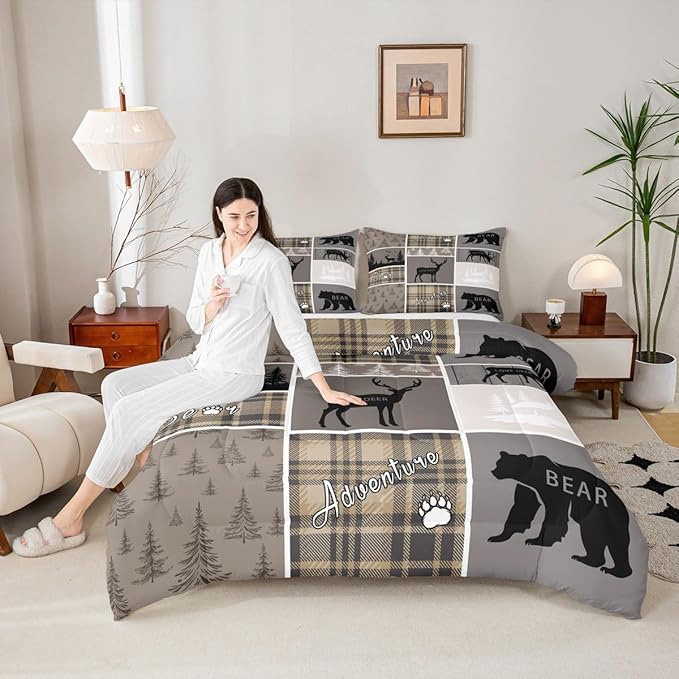 Hunting Bear Comforter Set For Boys, Rustic Cabin Lodge Bedding Full Size, Vintage Farmhouse Patchwork Duvet Insert Woodland Animal Adventure Camping Down Comforter 3Pcs With 2 Pillow Cases, Brown