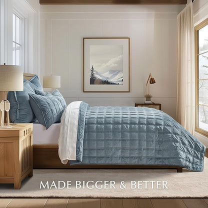 EVERGRACE 3 Pieces Luxurious Velvet Quilt King Size, Ultra Soft Bedspread Coverlet Set, Double Box Stitch Lightweight Velvet Comforter for All Season with 2 Shams, Blue Linen, 108"x96"