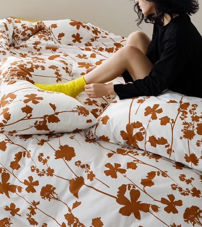 KAREVER Botanical Comforter Set - King Size White and Pumpkin Floral Bedding - Women's Comforter Set with Pumpkin Blossom Leaf Pattern