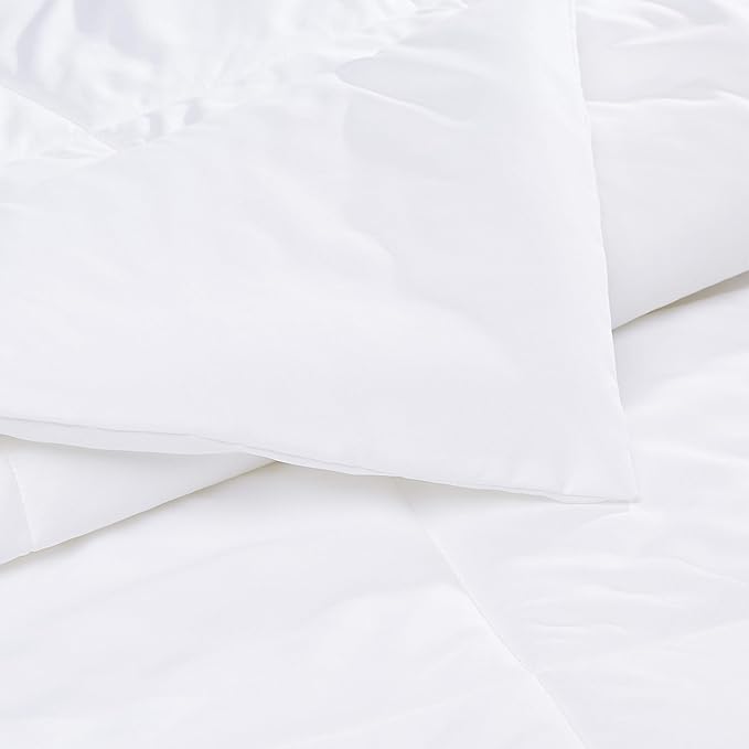 Amazon Basics Reversible Lightweight Microfiber All Season Comforter Blanket, Full/Queen, White