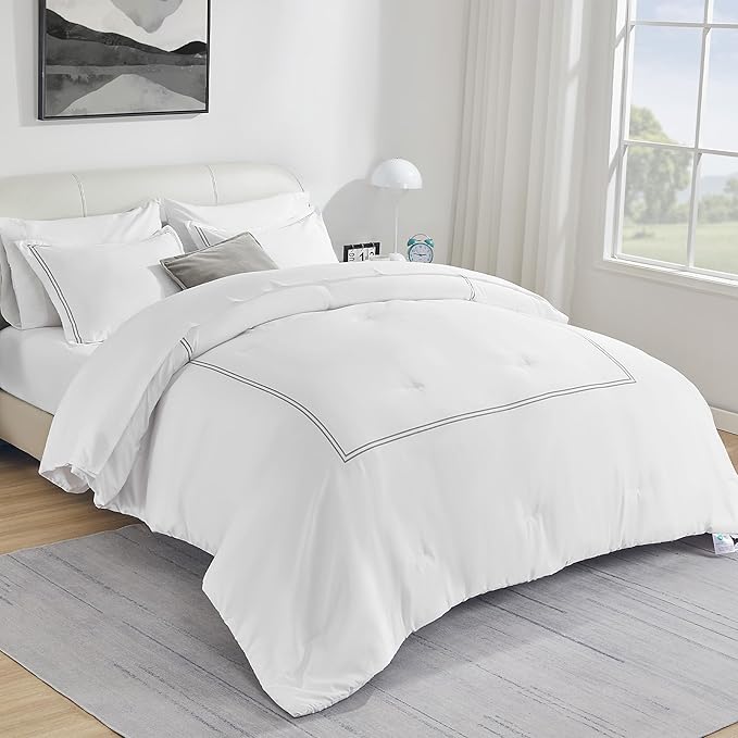 SLEEP ZONE King Size Comforter Set Duvet Insert, Down Alternative 3 Pieces Comforter, Washable, Soft and Breathable Bedding All Season, Holiday Prints-Grey