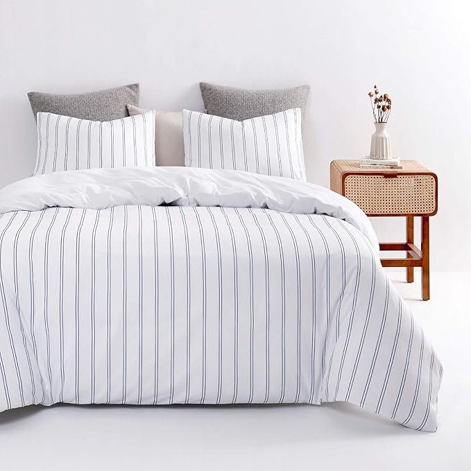Wake In Cloud - Striped Comforter Set, Ticking Stripe Vertical Pinstripe Neutral Farmhouse Pattern Printed, Soft Lightweight Bedding, 3 Pieces, Navy White, Queen Size