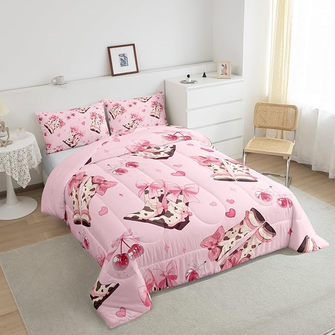 Feelyou Pink Western Decor Bedding Set King Size Cowboy Cowgirl Hats Comforter Set for Kids Boys Girls Decor Cute Bowknot Dreamy Princess Style Comforter Rodeo Cowboy Style Duvet Set