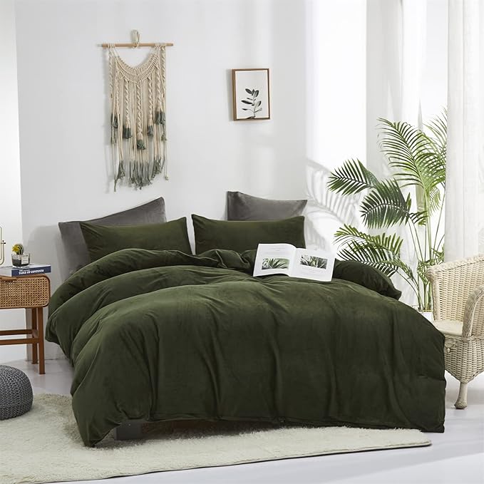 CLOTHKNOW Army Green California King Comforter Set 3Pcs Velvet Bedding Comforter Sets Soft Green Comforter with 2 x Pillowcases