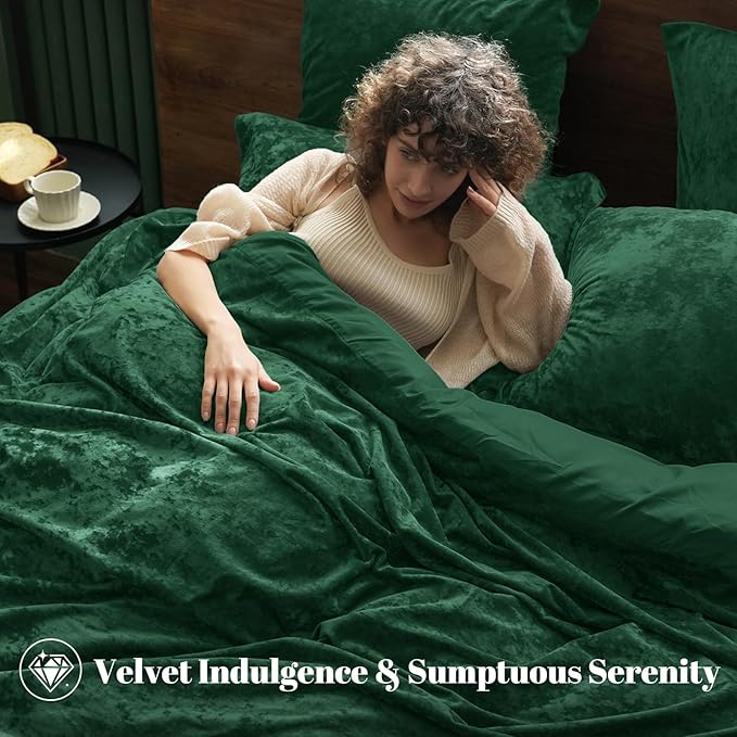 PHF Crushed Velvet Comforter Set King Size, 5-Piece Luxury Winter Bedding Sets with 2 Euro Shams, Heavyweight Warm Fluffy Velvet Bed Spread, Glam Home Decor, Emerald Green