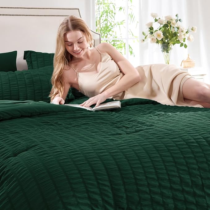 CozyLux King Size Comforter Set Emerald Green Seersucker 7 Pieces Bed in a Bag King Comforter Set with Sheets, Luxury Soft Bedding Set with Down Alternative Comforter, Sheets, Pillowcases & Shams