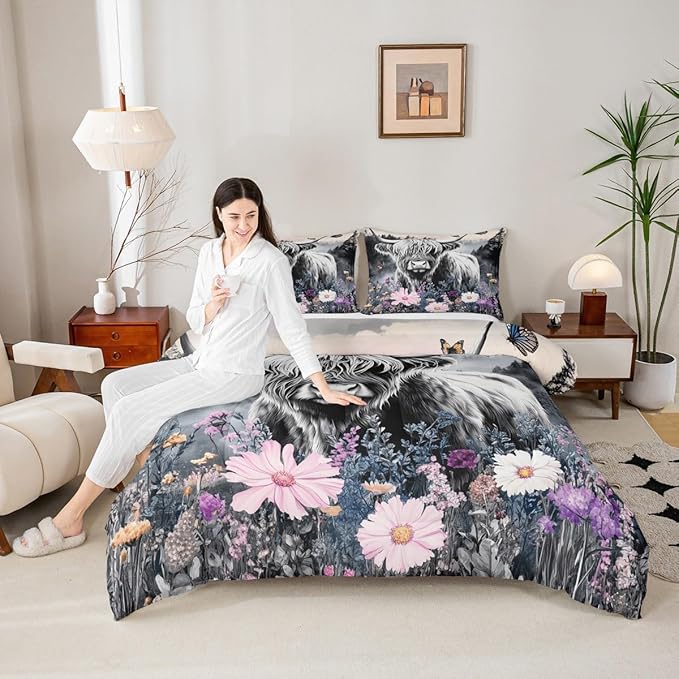 Highland Cow Flower Comforter Set Queen Size Bull Cattle Smoky Mountain Bedding Set Western Funny Animal Down Comforter Wildlife Farmhouse Cow Duvet Filler Grey Misty Trees Natural Scenery Art