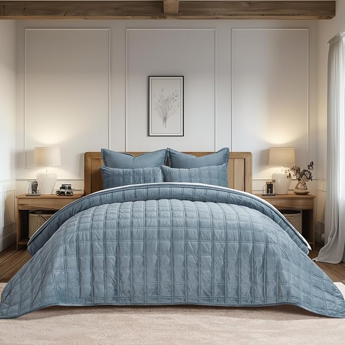 EVERGRACE 3 Pieces Luxurious Velvet Quilt King Size, Ultra Soft Bedspread Coverlet Set, Double Box Stitch Lightweight Velvet Comforter for All Season with 2 Shams, Blue Linen, 108"x96"