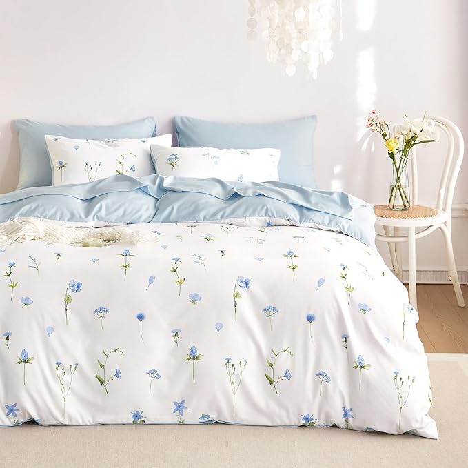 Wake In Cloud - Floral Comforter Set, Cottagecore Cute Aesthetic Watercolor Tiny Flowers and Leaves, Soft Lightweight Bedding for Women Teen Girls, 3 Pieces, Blue, Queen Size