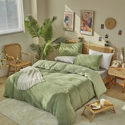 CLOTHKNOW Green Velvet California King Comforter Set 3Pcs Fluffy Bedding Comforter Sets Sage Green Comforter Soft Light Green Comforters