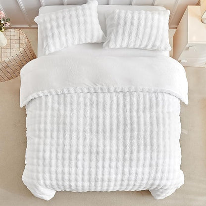Tokokimo Faux Fur Comforter Set King Size, Ultra Soft Reversible Heavyweight Fluffy Bedding, Extra Warm Winter Comforter with 2 Pillow Cases, All Season Fuzzy Comforter Set, White