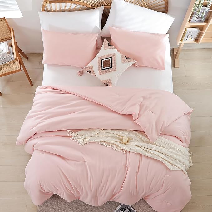 weigelia Super-Soft Micorfiber Comforter Set - Queen Size Blush Pink Lightweight Warmth Comforter for All Season Use, Machine Washable Pink Bedding Set (1 Comforter, 2 Pillowcases)