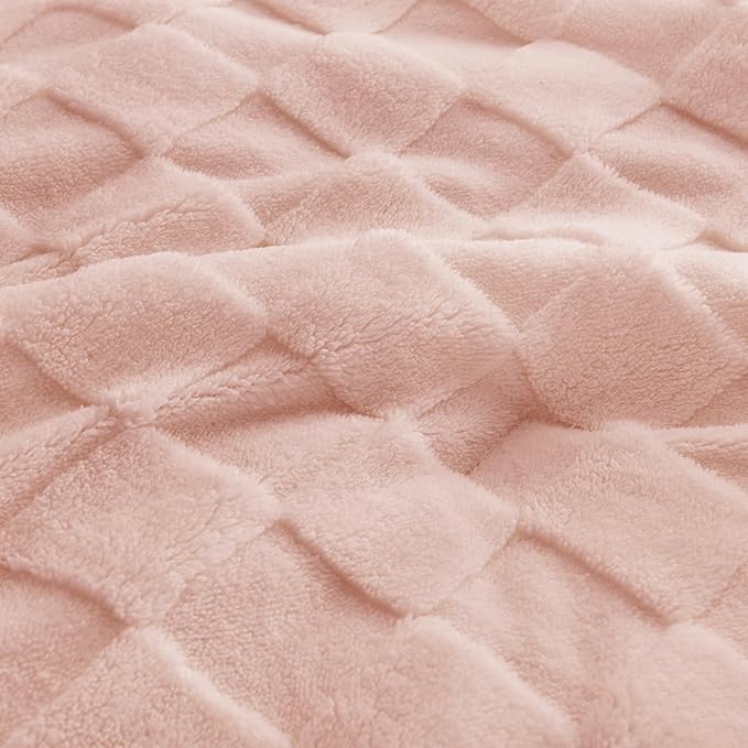 Litanika Fluffy Queen Size Comforter Set Pink，3 Pieces Warm Sherpa Fleece Winter Bedding Set, Jacquard Checkered Plush Fuzzy Blanket Bed Set(1 Comforter, 2 Pillowcases)