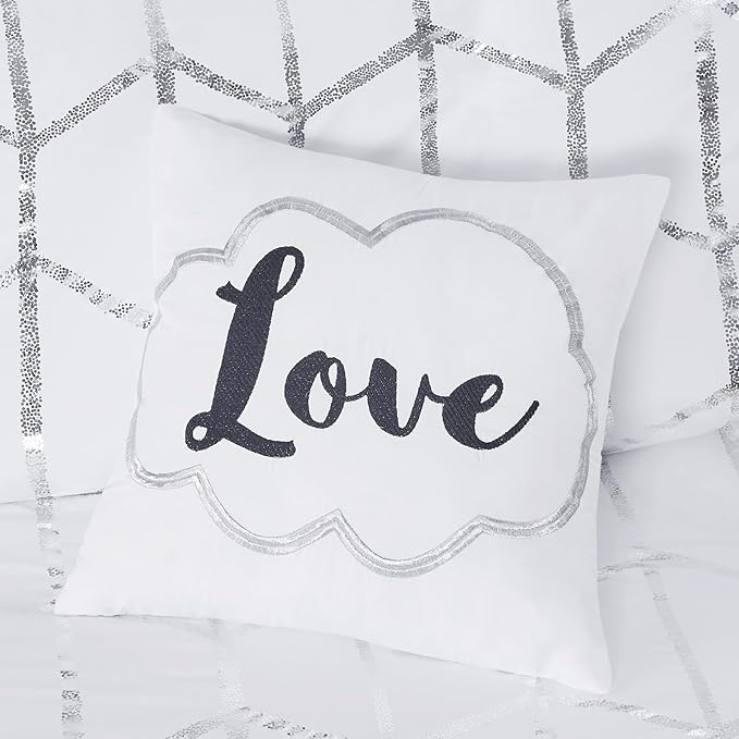Intelligent Design Raina Twin / Twin XL Comforter Set, Soft Microfiber Comforter Set Twin, Modern Geometric Metallic Bed Set, 4 Pieces College Bedding Comforter Set with 1 Sham, 2 Toss Pillows White