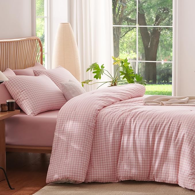 Nayoroom Gingham Comforter Set Queen Size Pink Plaid Checkered Comforter 3 Pieces Soft Lightweight Grid Dorm Bedding Set for All Seasons (1 Comforter, 2 Pillowcases)