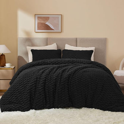 BEDELITE Fluffy Queen Comforter Set - Black Fleece Soft Comforter for Queen Size Bed, Luxury Warm Bedding Set for Winter, Fuzzy Bed Set 3 Pieces (1 Comforter, 2 Pillowcases)