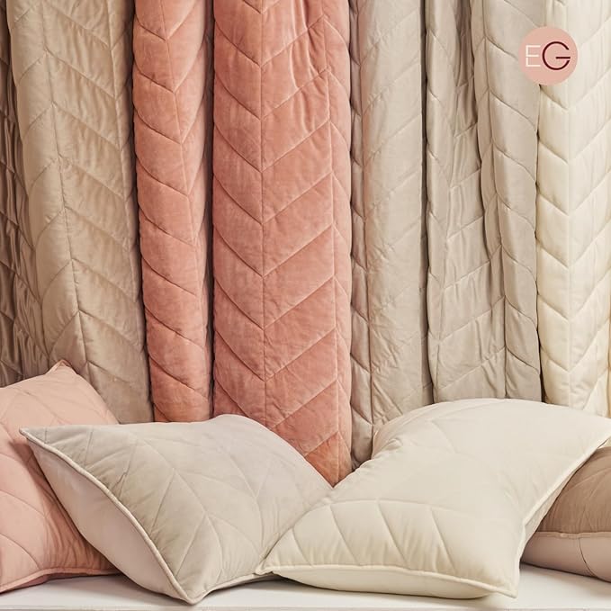 EVERGRACE 3 Pieces Luxurious Queen Velvet Quilts, Ultra Soft Lightweight Velvet Comforter Set, Matelasse Oversized Diamond Bedspread Coverlet for All Season with 2 Shams, Khaki Tan, 92"x96"