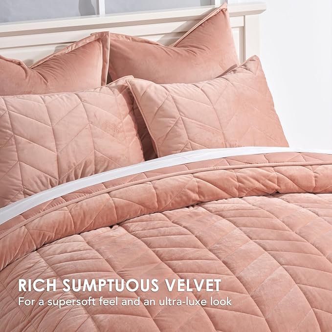 EVERGRACE 3 Pieces Luxurious Velvet King Quilts, Ultra Soft Lightweight Velvet Comforter Set, Matelasse Oversized Diamond Bedspread Coverlet for All Season with 2 Shams, Pink Clay, 108"x96"
