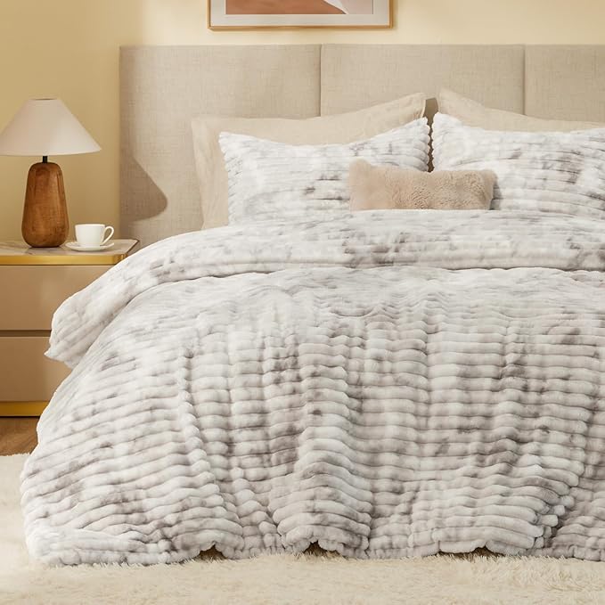 BEDELITE Fleece Queen Comforter Set -Super Soft & Warm Fluffy Grey&White Bedding, Luxury Fuzzy Heavy Bed Set for Winter with 2 Pillow Cases