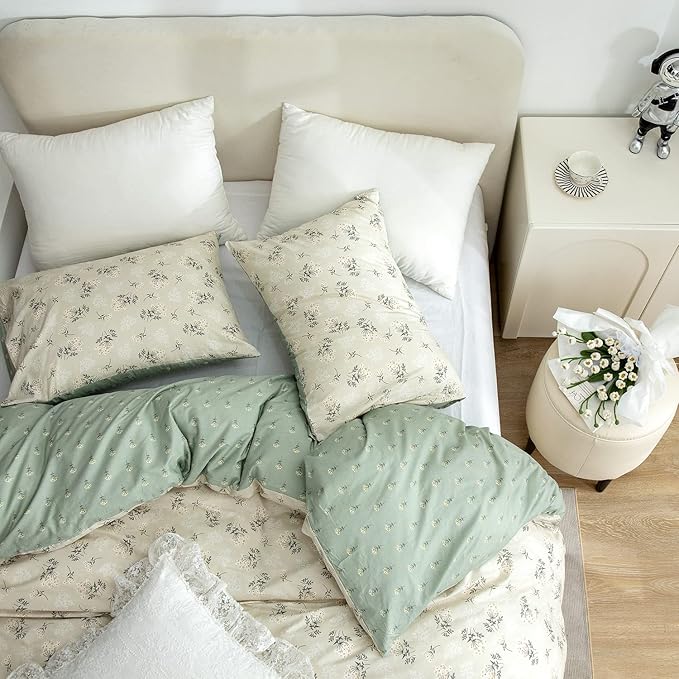 King Comforter Set - Soft Cute Floral Bedding, Green Flower Print Botanical Garden Style, 1 Comforter and 1 Pillowcases for All Seasons