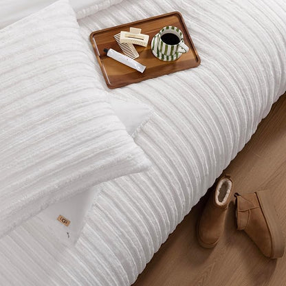 UGG Kenzie Full/Queen Comforter Set with 2 Pillow Shams Plush Faux Fur Bedding Soft Warm Down Alternative Comforter Washable Hypoallergenic Fluffy Blanket Set for Bedroom, Full/Queen Size, White Snow