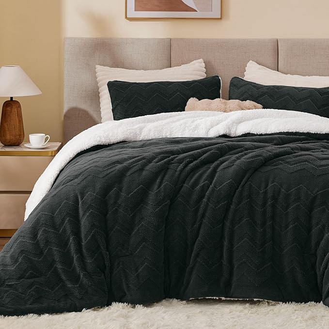BEDELITE Fluffy Queen Comforter Set - Super Soft Sherpa Black Comforter for Queen Size Bed, Luxury Warm Bedding Set for Winter, Fuzzy Bed Set 3 Pieces (1 Comforter, 2 Pillowcases)