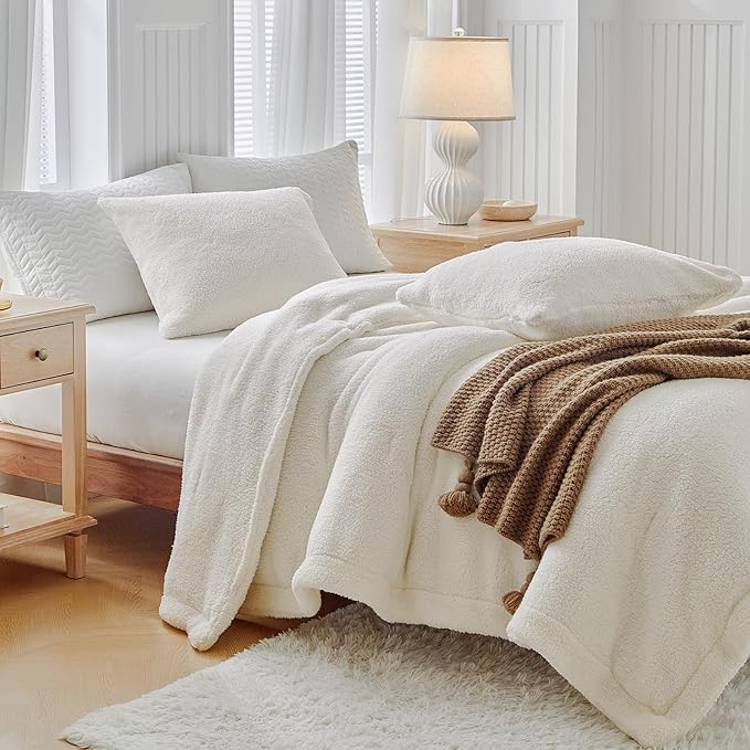 Fluffy Queen Comforter Set - Sherpa Comforter Set Queen Size Winter Use Warm Fleece Luxury 3 Pieces Bedding Comforter with 2 Pillow Shams Microfiber Plush Bed Set- Thanksgiving Choice