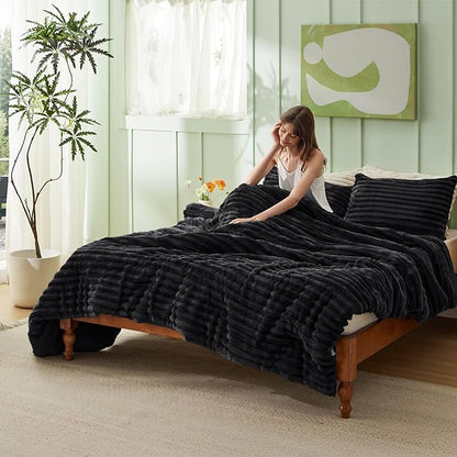 Bedsure King Size Comforter Set - GentleSoft™ 3 Pieces Fluffy Double-Side Fleece Comforter Set, Cozy Striped Room Decor Aesthetic, Luxury Black King Bedding with 2 Pillowcases, 104x90 Inches