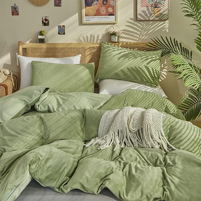 KAREVER Sage Velvet Comforter Sets Solid Sage Green Flannel Bedding Set Cal King Women 3 Pieces Velvet Blanket Winter Bedding Set Men Light Green Flannel Bed Comforter Set Cal King Bedding