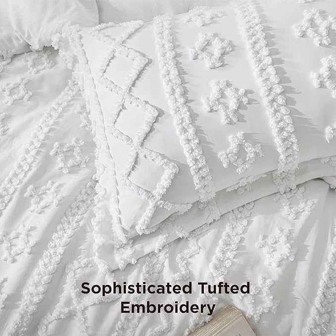 Bedsure Tufted Boho Comforter Set Oversized Queen - Bright White Boho Bed Set, GentleSoft™ 3 Pieces Farmhouse Shabby Chic Embroidery Bedding, Gifts for Woman, Soft Jacquard Comforter for All Seasons